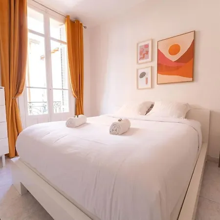 Charmant 2 Pieces, Tres Proche Monaco